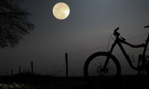 Segunda ruta en bicicleta bajo la luna llena